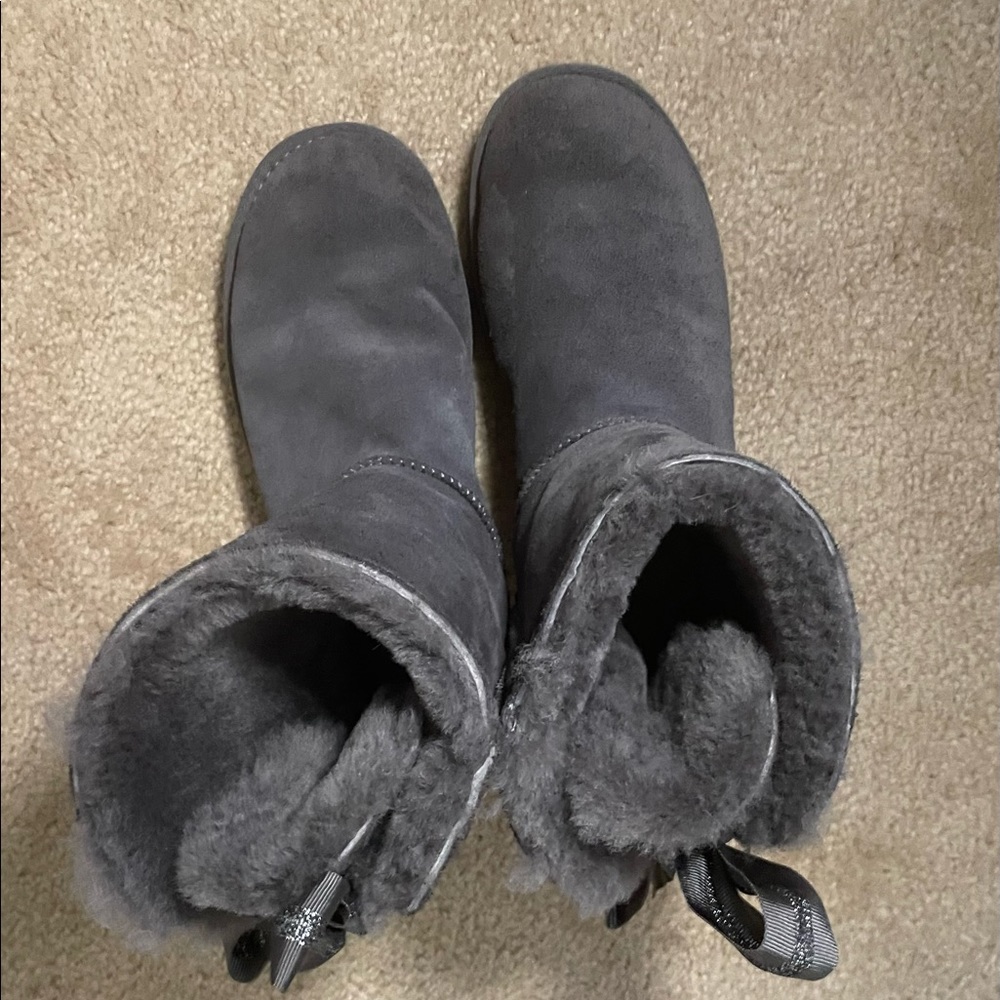 Ugg Bailey bow classic boots in great condition